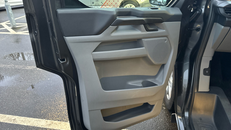 Ford Tourneo Custom 320 L2 Diesel Fwd 2.0 EcoBlue 136ps H1 Zetec 8 seater Auto